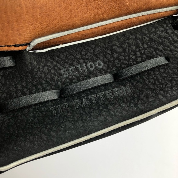 Easton Scout Flex Baseball Glove - Youth  
+ 1 Rawlings Official T-ball Baseball - Picture 8 of 17